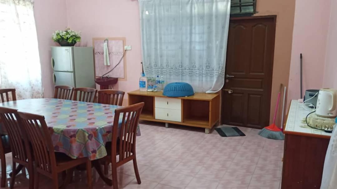 Homestay Zahra Sri Bayu Cherang Ruku Extérieur photo